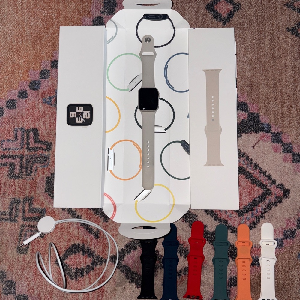 **Broken Digital Crown** Apple Watch SE 40mm Starlight (M/L)
